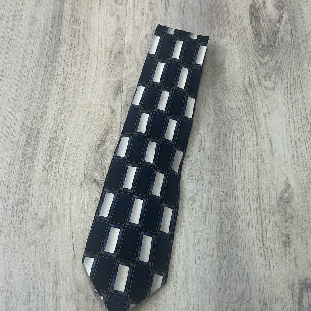 Bergamo New York 100% Silk Geometric Neck Tie Navy Blue